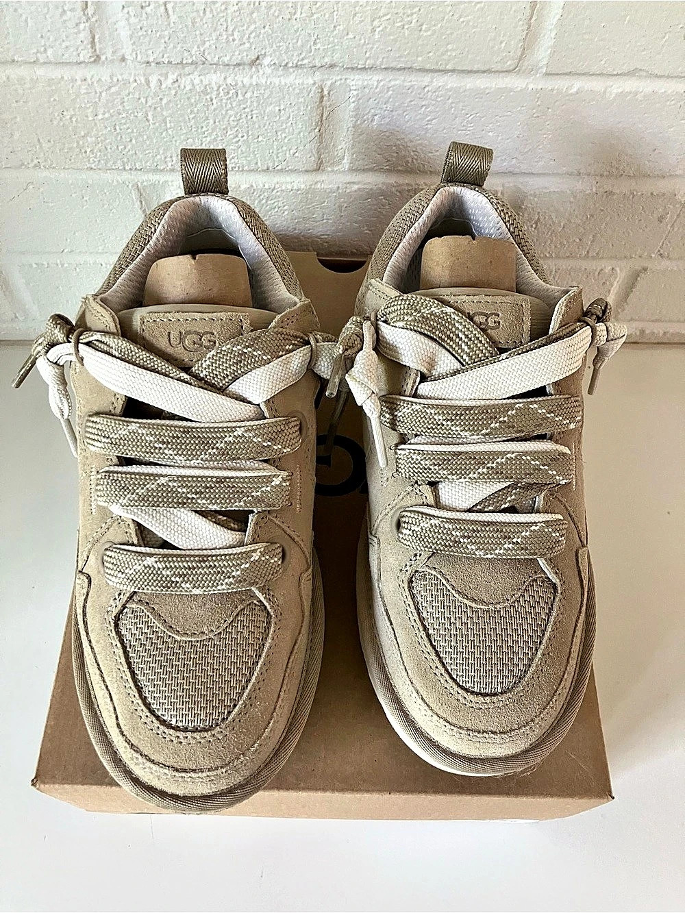 UGG Lo Lowmel Women's Sneakers US 8 like new